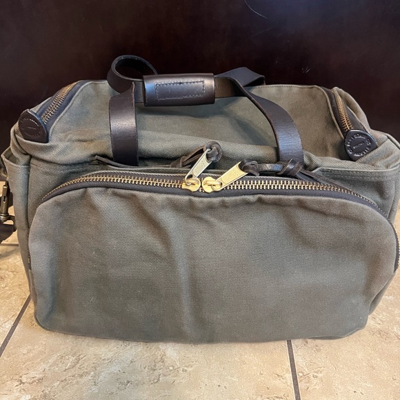 Filson Sportsman Utility Style 266 Bag in Otter Green - Picture 2 of 16